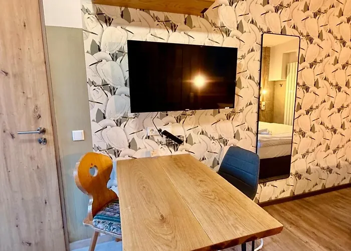Homely Bielefeld- Mit Terrasse& Parkplatz, Self Check-in Билефельд