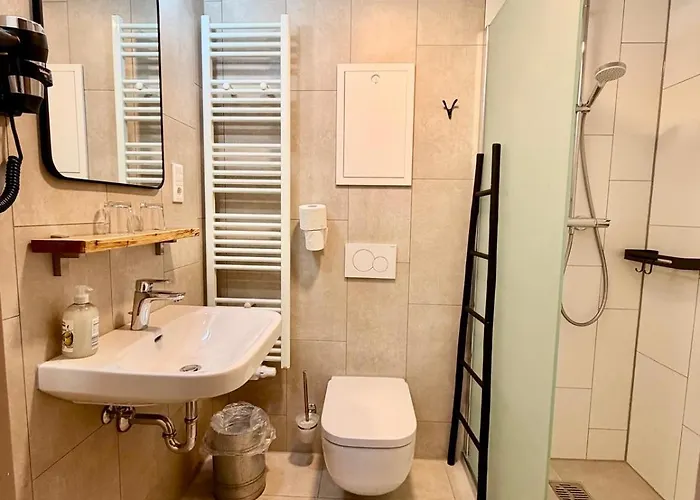 Homely Bielefeld- Mit Terrasse& Parkplatz, Self Check-in * Билефельд