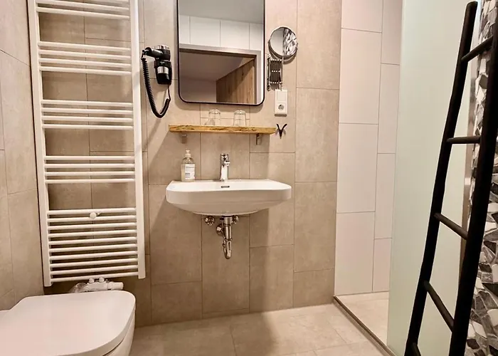 Homely Bielefeld- Mit Terrasse& Parkplatz, Self Check-in Апартаменты Билефельд