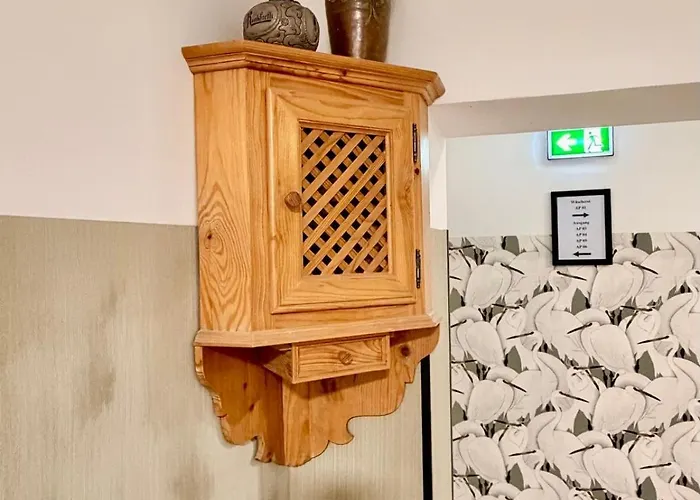 Homely Bielefeld- Mit Terrasse& Parkplatz, Self Check-in Билефельд